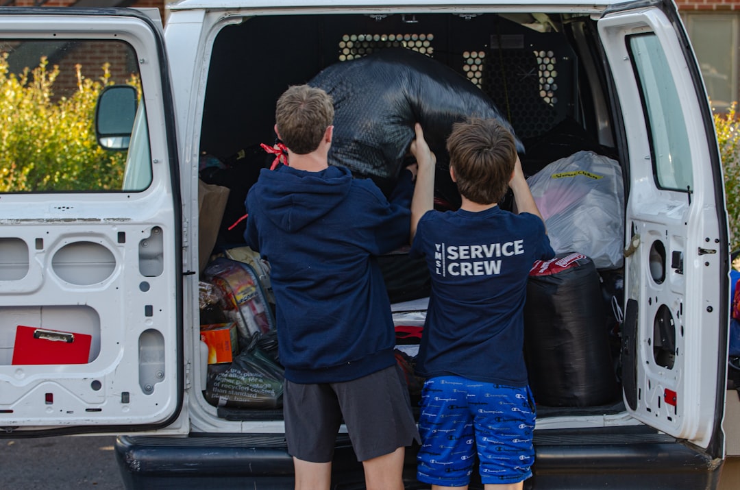 Çocuklar için paketleme oyununu tasvir eden fotoğraf