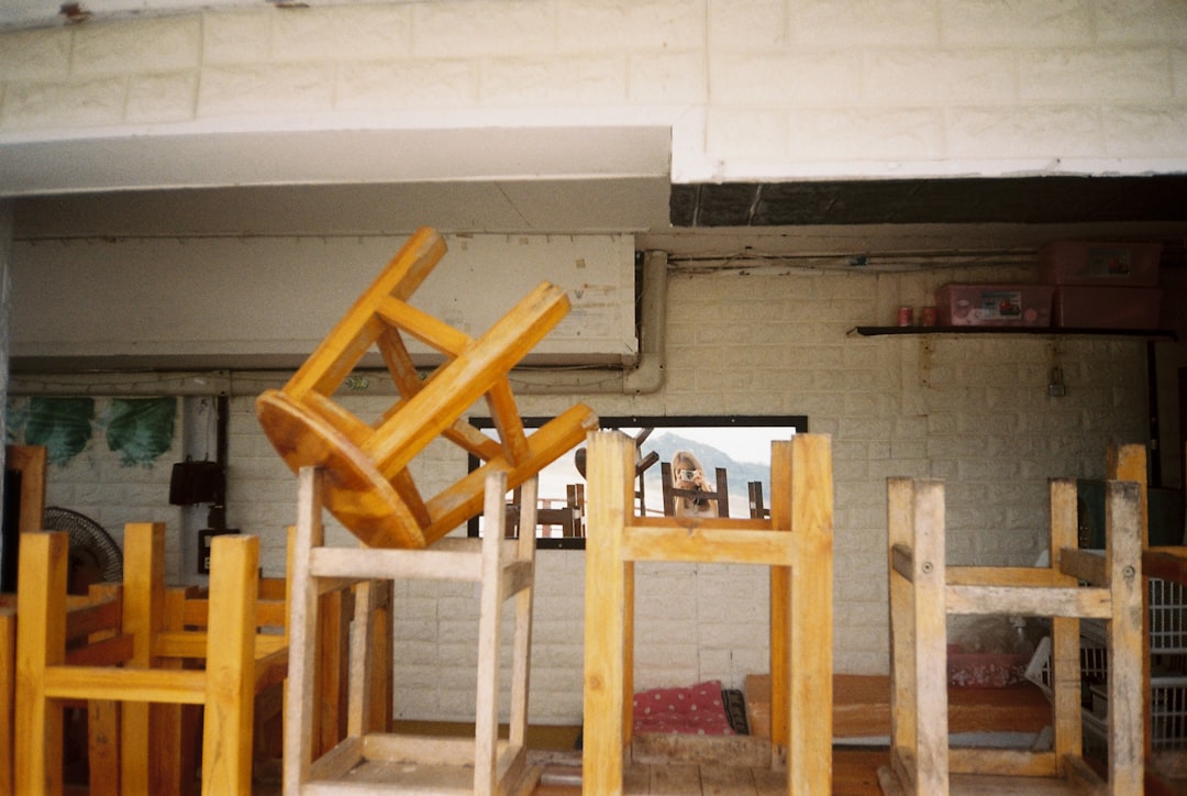 Mobilya taşıma kayışları ile sabitlenen güvenli taşıma görüntüsü