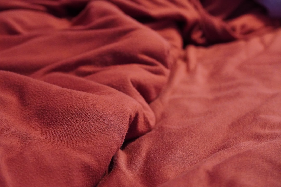 Ses yalıtımlı battaniyelerle paketlenen mobilyalar