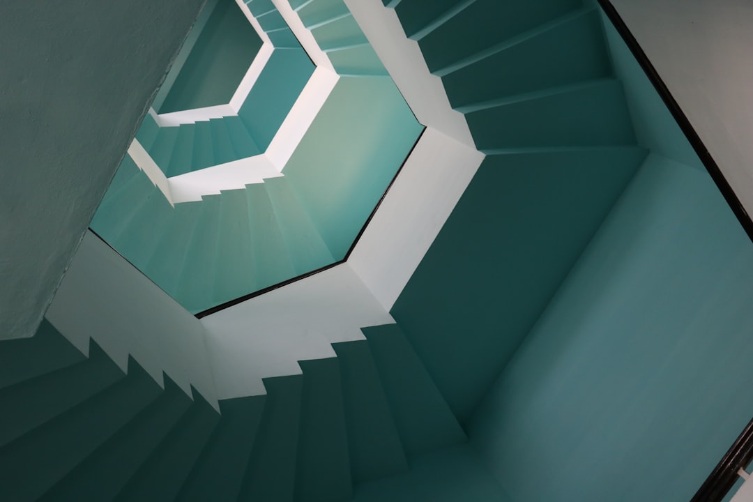 Dar merdivenlerden eşyaların planlı geçişi