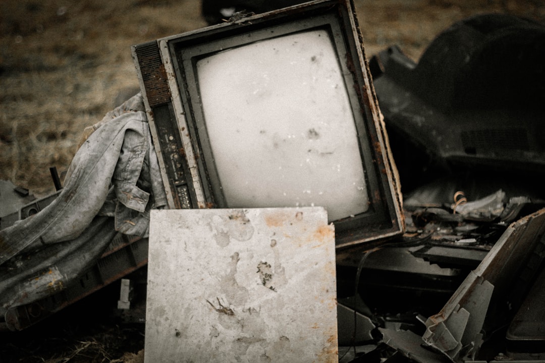 TV ve monitörlerin güvenli sökümü ve paketlenmesi