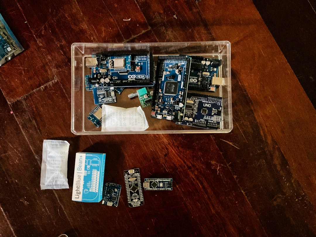 Taşınma sırasında elektronik cihazların paketlenmesi ve etiketlenmesi