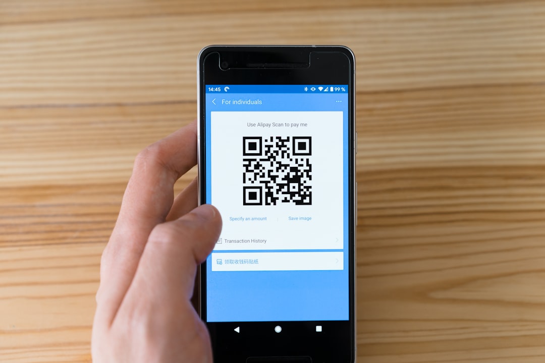 QR kodlu envanter etiketli kutuların akıllı telefonla taranması